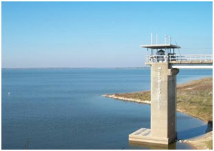 Somerville Lake and its service spillway (Photo provided by the operator)